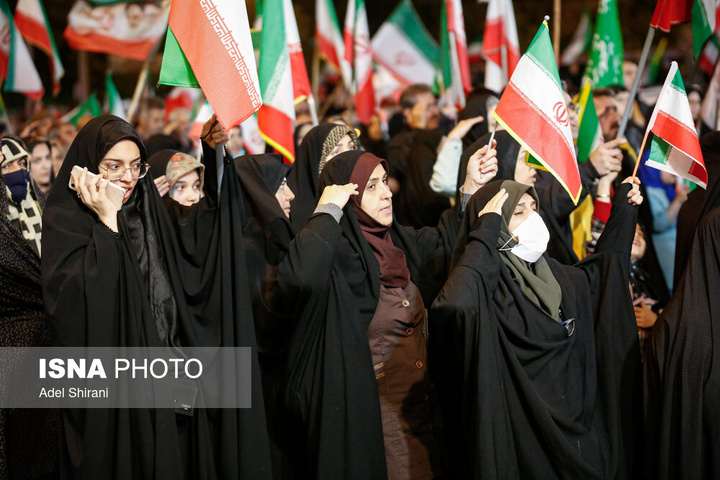 تجمع شبانه مردم در حمایت از مدافعان وطن - اصفهان