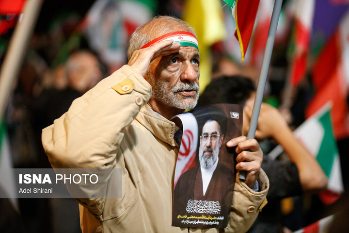 تجمع شبانه مردم در حمایت از مدافعان وطن - اصفهان