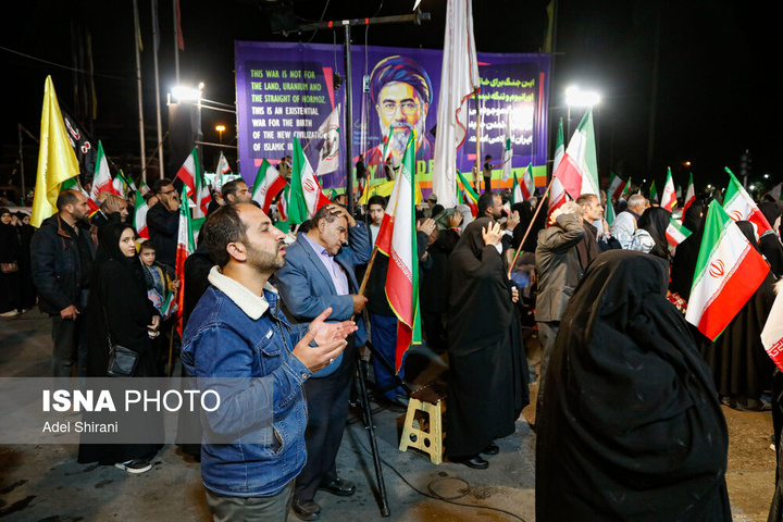 تجمع شبانه مردم در حمایت از مدافعان وطن - اصفهان