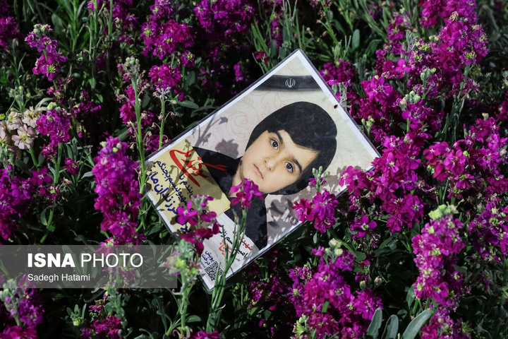 تجمع شبانه مردم در حمایت از مدافعان وطن - مشهد