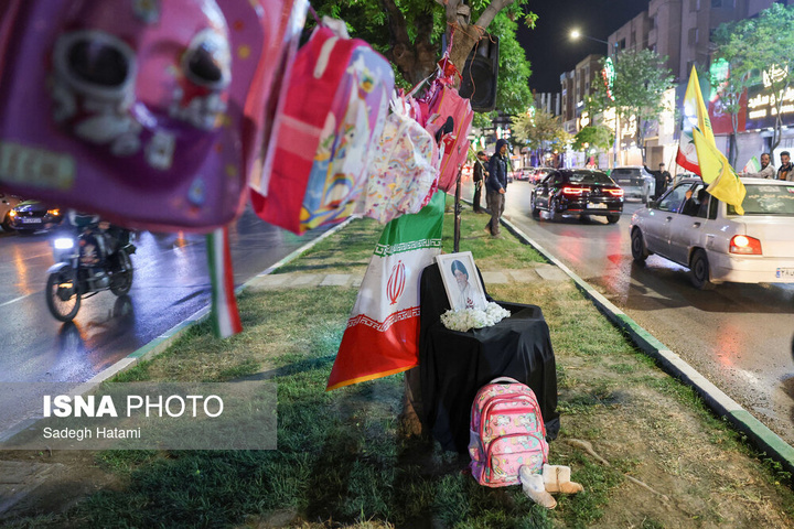 تجمع شبانه مردم در حمایت از مدافعان وطن - مشهد