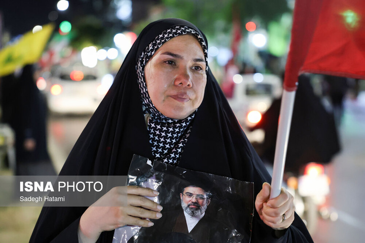 تجمع شبانه مردم در حمایت از مدافعان وطن - مشهد