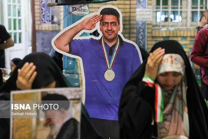 تجمع شبانه مردم در حمایت از مدافعان وطن - مشهد