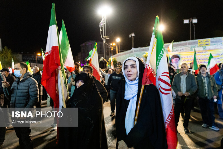 تجمع شبانه مردم در حمایت از مدافعان وطن - تهران