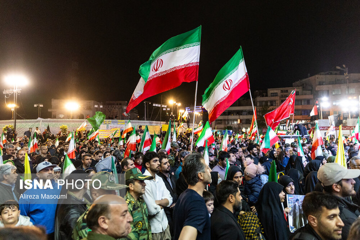 تجمع شبانه مردم در حمایت از مدافعان وطن - تهران