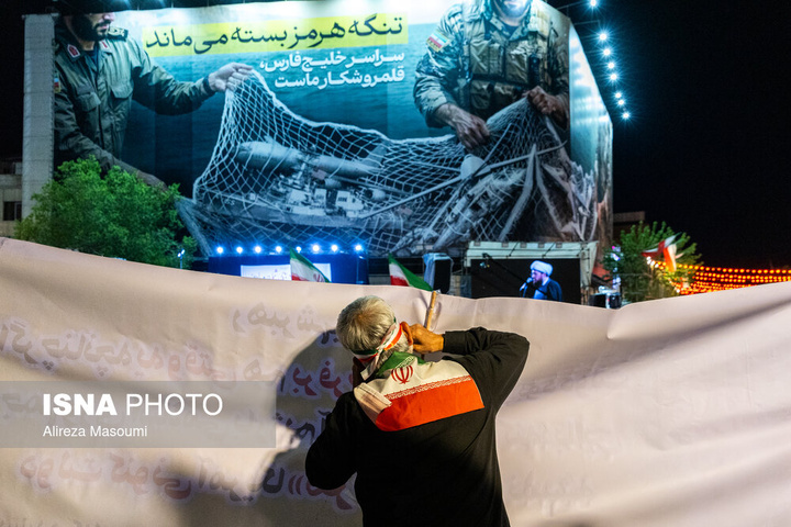 تجمع شبانه مردم در حمایت از مدافعان وطن - تهران