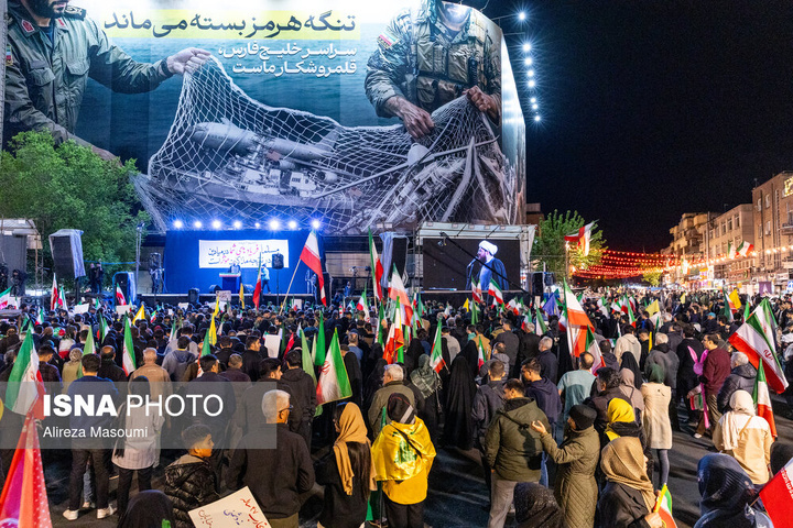 تجمع شبانه مردم در حمایت از مدافعان وطن - تهران