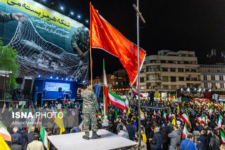 تجمع شبانه مردم در حمایت از مدافعان وطن - تهران