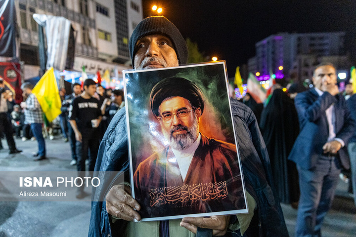 تجمع شبانه مردم در حمایت از مدافعان وطن - تهران