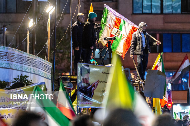 تجمع شبانه مردم در حمایت از مدافعان وطن - تهران