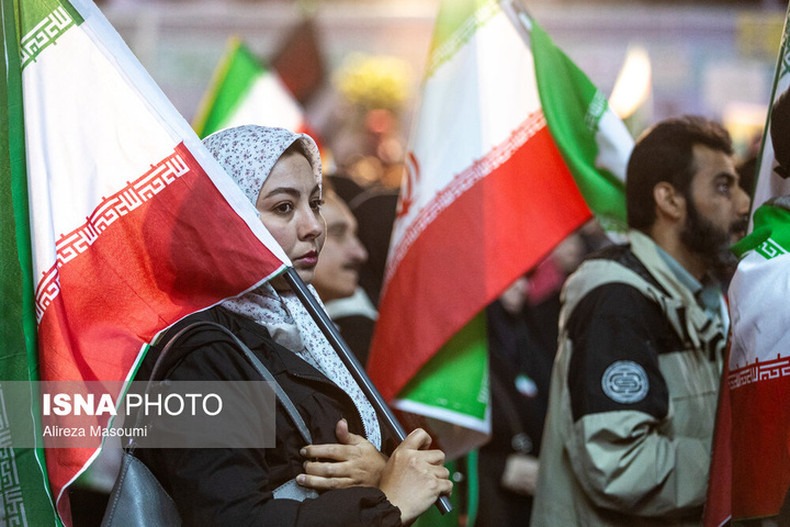 تجمع شبانه مردم در حمایت از مدافعان وطن - تهران