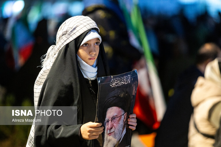 تجمع شبانه مردم در حمایت از مدافعان وطن - تهران