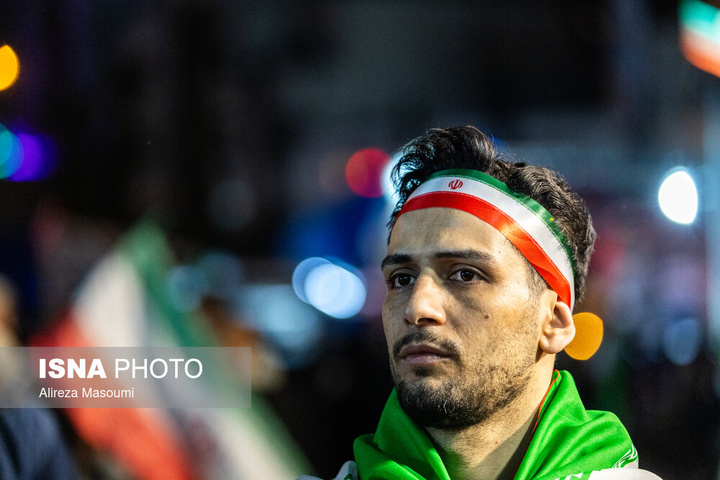 تجمع شبانه مردم در حمایت از مدافعان وطن - تهران