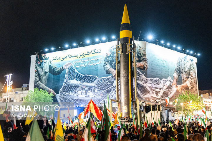 تجمع شبانه مردم در حمایت از مدافعان وطن - تهران