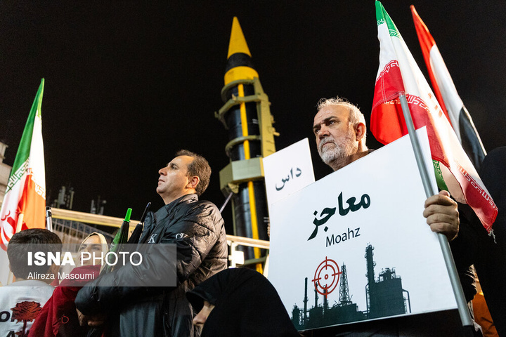 تجمع شبانه مردم در حمایت از مدافعان وطن - تهران