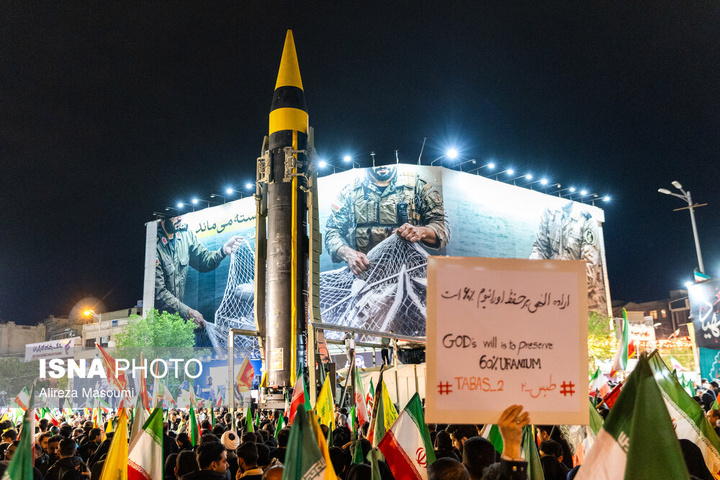 تجمع شبانه مردم در حمایت از مدافعان وطن - تهران