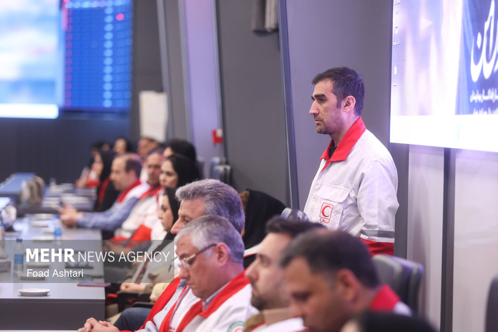 آیین تجلیل از کادر امداد و سلامت