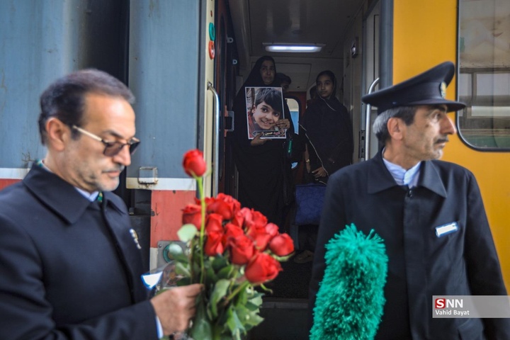 استقبال از خانواده‌ شهدای مدرسه شجره طیبه میناب در مشهد