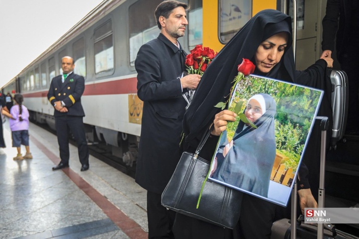 استقبال از خانواده‌ شهدای مدرسه شجره طیبه میناب در مشهد