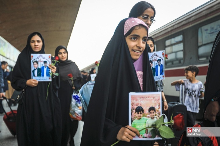 استقبال از خانواده‌ شهدای مدرسه شجره طیبه میناب در مشهد