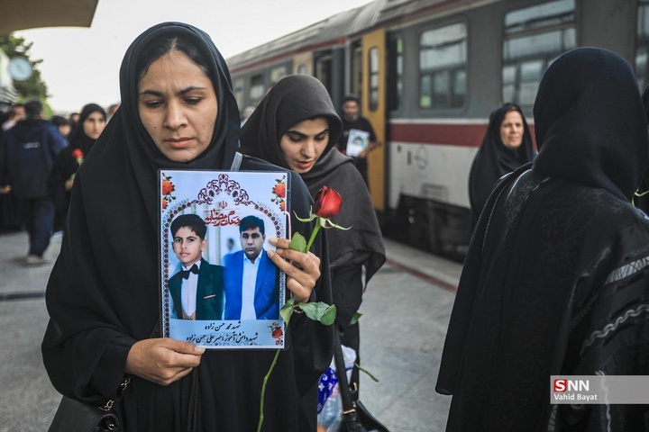 استقبال از خانواده‌ شهدای مدرسه شجره طیبه میناب در مشهد