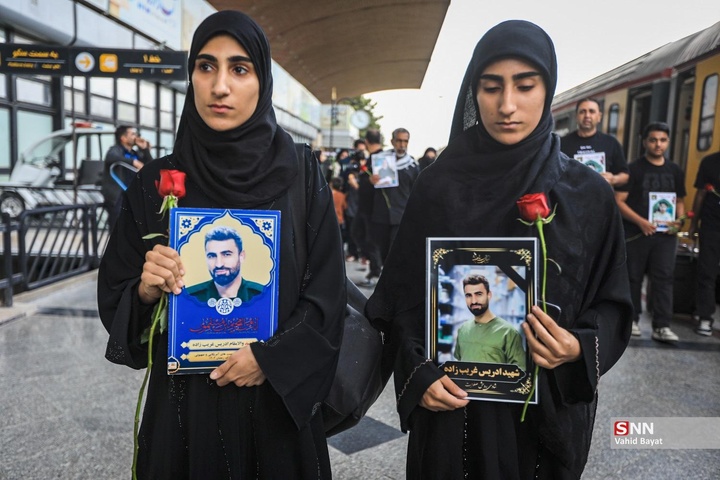 استقبال از خانواده‌ شهدای مدرسه شجره طیبه میناب در مشهد