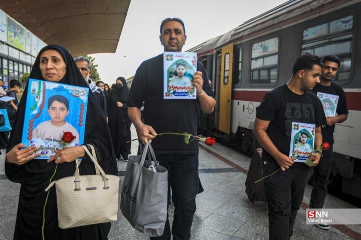 استقبال از خانواده‌ شهدای مدرسه شجره طیبه میناب در مشهد