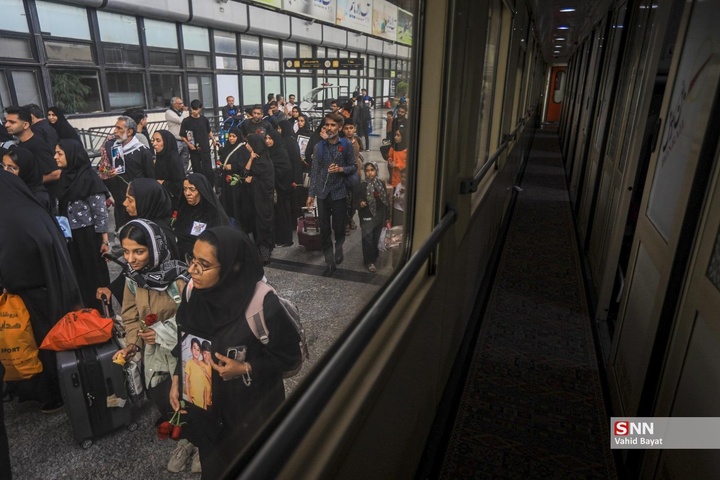 استقبال از خانواده‌ شهدای مدرسه شجره طیبه میناب در مشهد