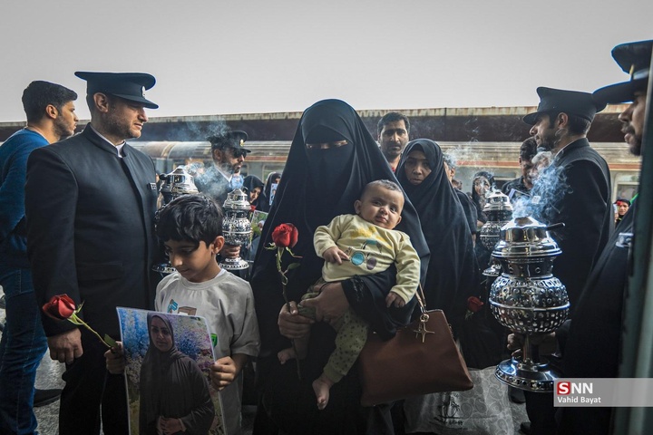 استقبال از خانواده‌ شهدای مدرسه شجره طیبه میناب در مشهد