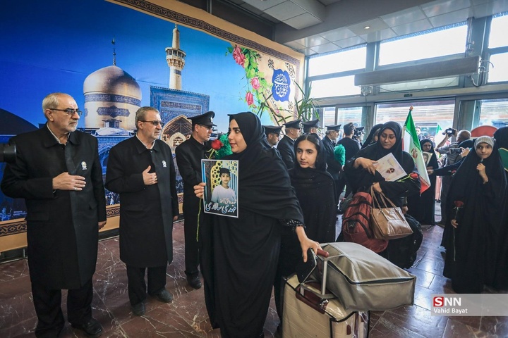 استقبال از خانواده‌ شهدای مدرسه شجره طیبه میناب در مشهد