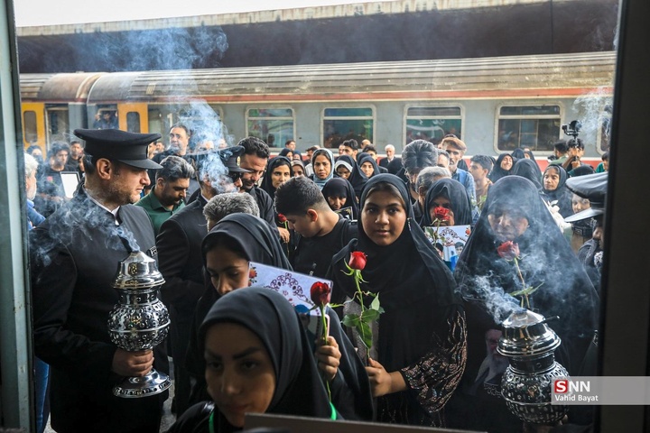 استقبال از خانواده‌ شهدای مدرسه شجره طیبه میناب در مشهد