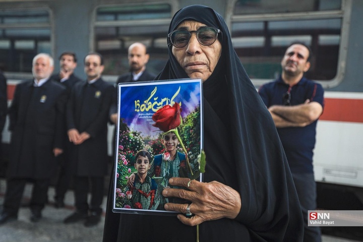 استقبال از خانواده‌ شهدای مدرسه شجره طیبه میناب در مشهد