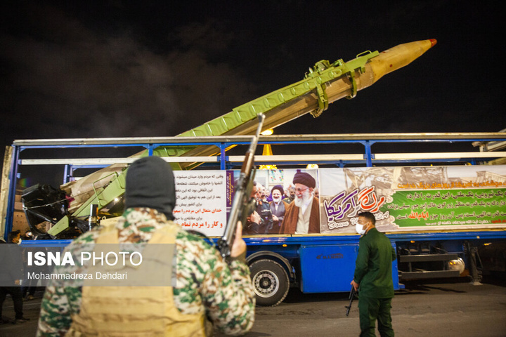 موشک سجیل در تجمع شبانه مردم در حمایت از مدافعان وطن - شیراز