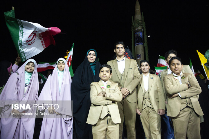 موشک سجیل در تجمع شبانه مردم در حمایت از مدافعان وطن - شیراز