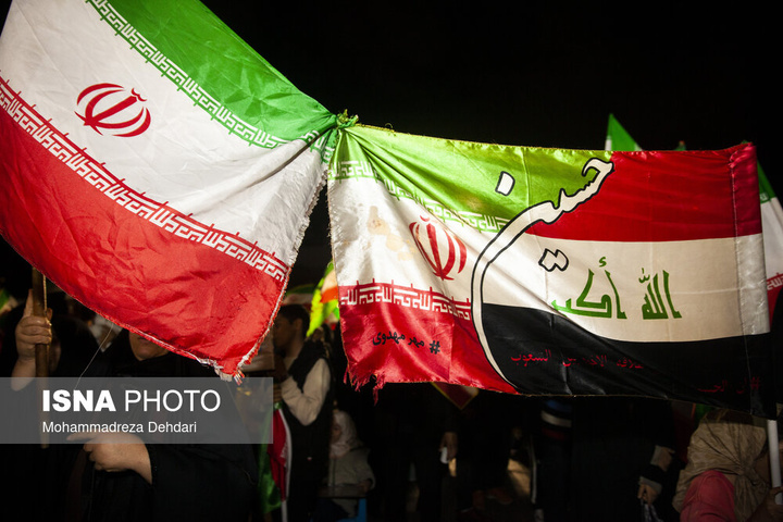 موشک سجیل در تجمع شبانه مردم در حمایت از مدافعان وطن - شیراز