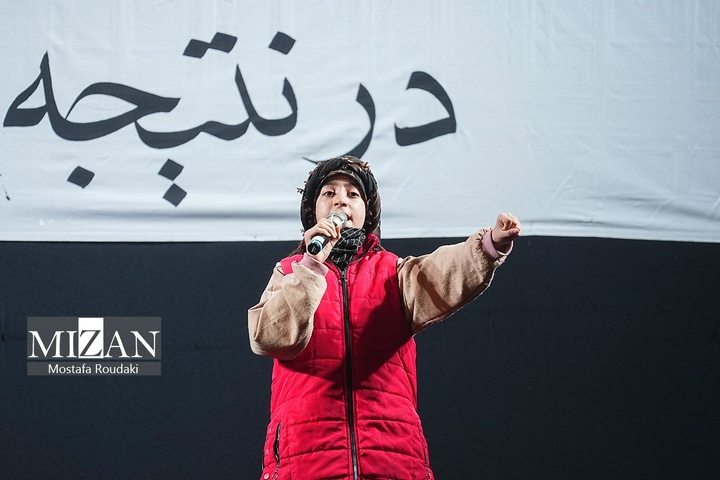 اجتماع شبانه مردم در میدان انقلاب