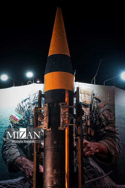 اجتماع شبانه مردم در میدان انقلاب