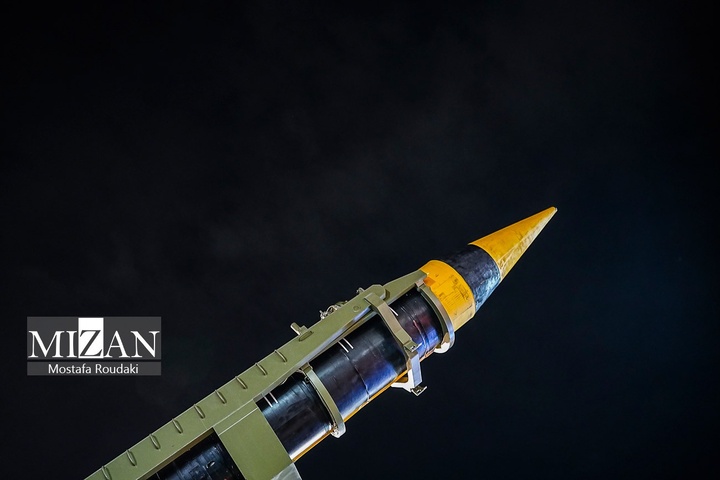 اجتماع شبانه مردم در میدان انقلاب