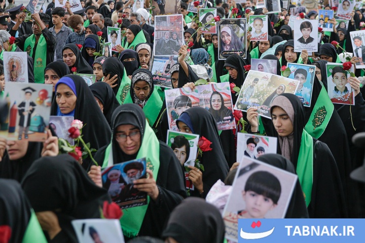 سفر خانواده شهدای میناب به حریمِ امام رئوف