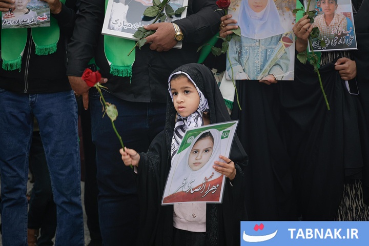 سفر خانواده شهدای میناب به حریمِ امام رئوف