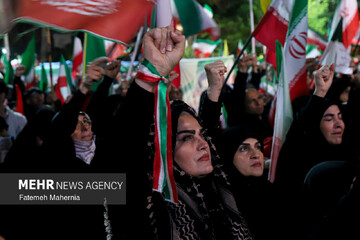 اجتماع حمایت از رزمندگان در مقابله با دشمن آمریکایی - صهیونی