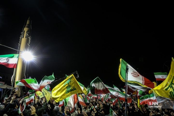 اجتماع شبانه مردم در حمایت از مدافعان وطن / میدان ونک