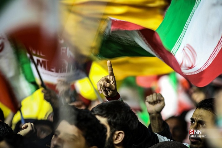 اجتماع شبانه مردم در حمایت از مدافعان وطن / میدان ونک