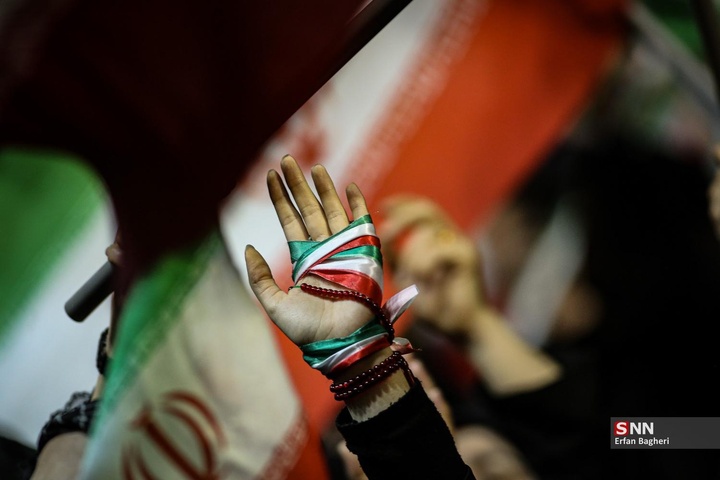 اجتماع شبانه مردم در حمایت از مدافعان وطن / میدان ونک