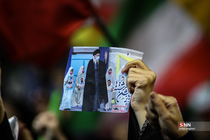 اجتماع شبانه مردم در حمایت از مدافعان وطن / میدان ونک