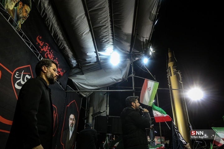 اجتماع شبانه مردم در حمایت از مدافعان وطن / میدان ونک