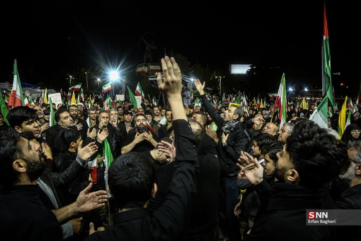 اجتماع شبانه مردم در حمایت از مدافعان وطن / میدان ونک