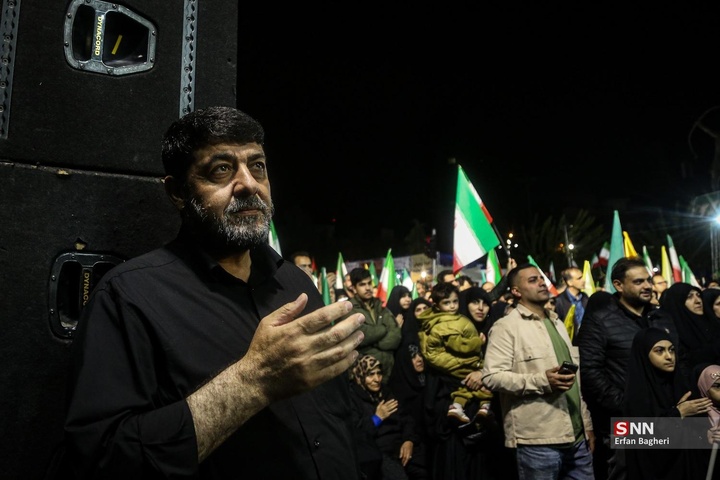 اجتماع شبانه مردم در حمایت از مدافعان وطن / میدان ونک