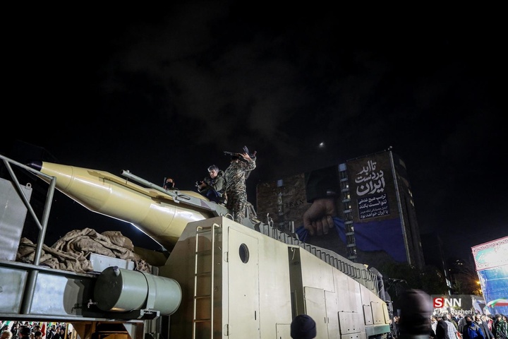 اجتماع شبانه مردم در حمایت از مدافعان وطن / میدان ونک