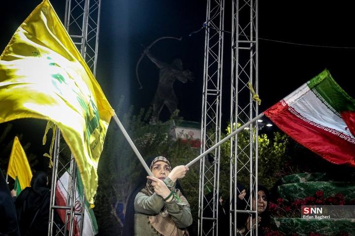 اجتماع شبانه مردم در حمایت از مدافعان وطن / میدان ونک